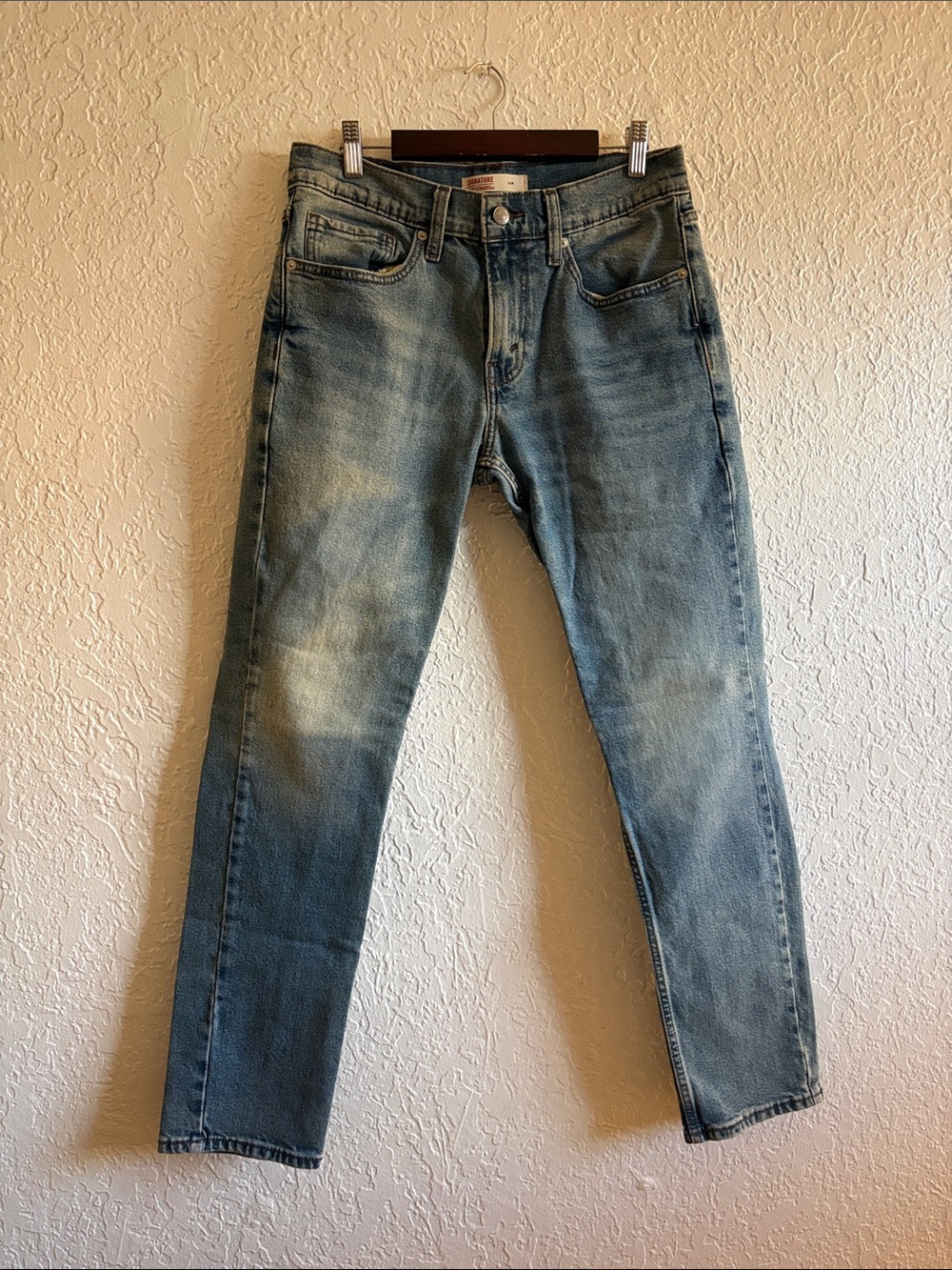 Signature Men's Slim Straight Faded Blue Jeans